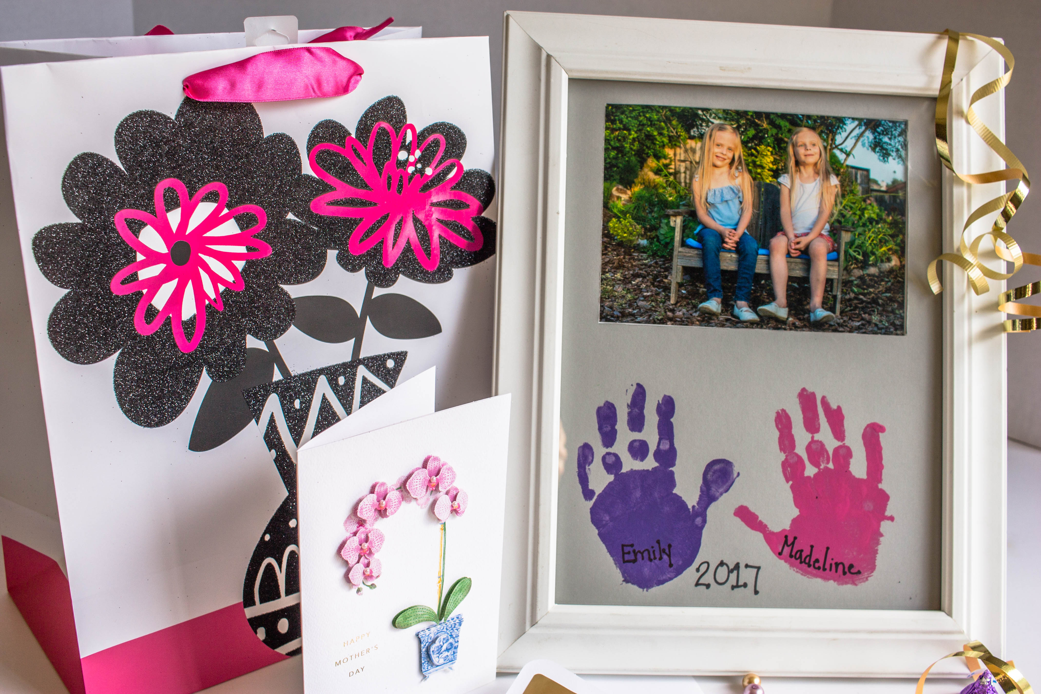 DIY mother's day craft handprint picture frame